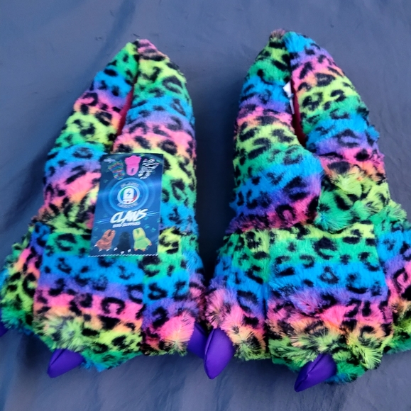 Slippers - Picture 2 of 4